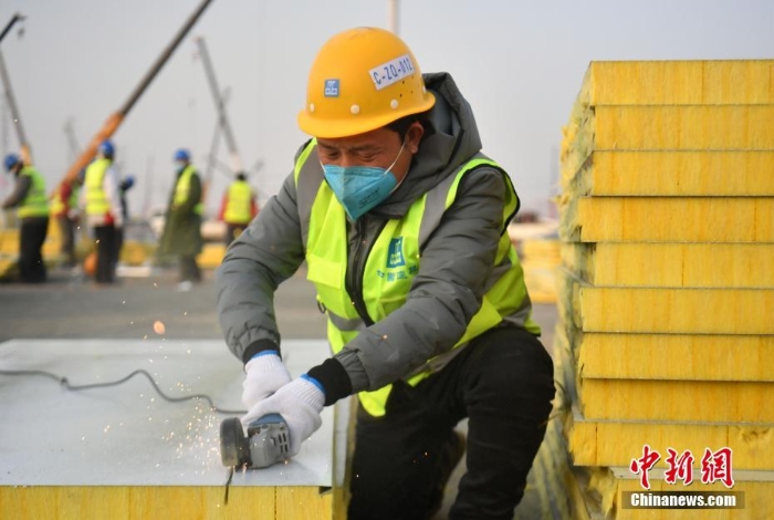 河北：奮戰(zhàn)在黃莊公寓隔離場所施工現(xiàn)場的“雷神山”建設(shè)者