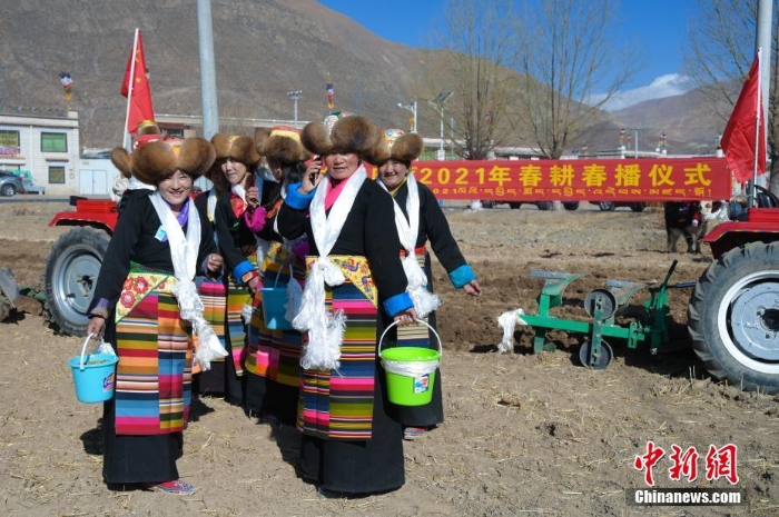 拉薩村民舉行傳統(tǒng)春耕儀式