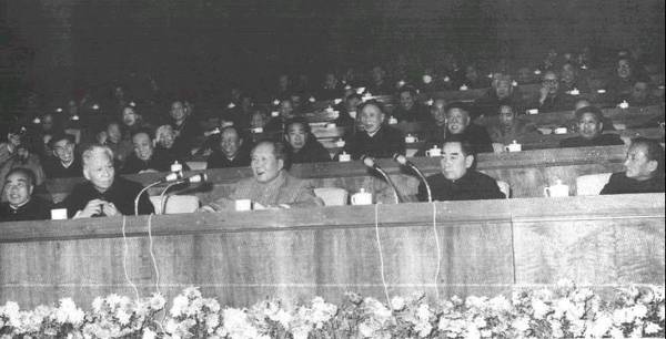 1962年1月27日,毛澤東,劉少奇,周恩來(lái)等七千人大會(huì)上.jpg