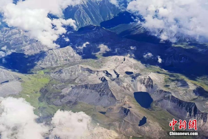 從空中“天路”俯瞰 體驗(yàn)壯美西藏