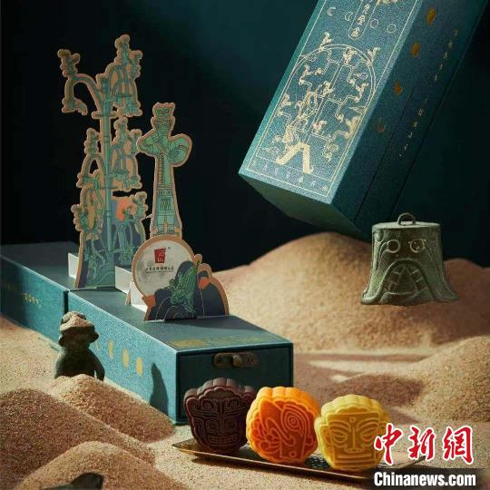 三星堆月餅禮盒?！∪嵌巡┪镳^景區(qū)管委會產(chǎn)業(yè)發(fā)展部供圖