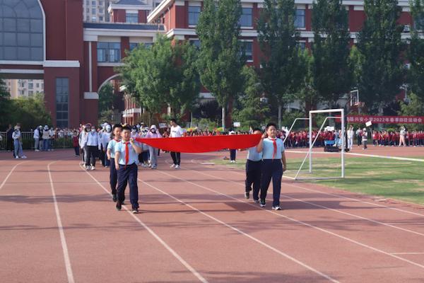 東營市廣饒縣興安小學(xué)第三屆春季田徑運(yùn)動會開幕