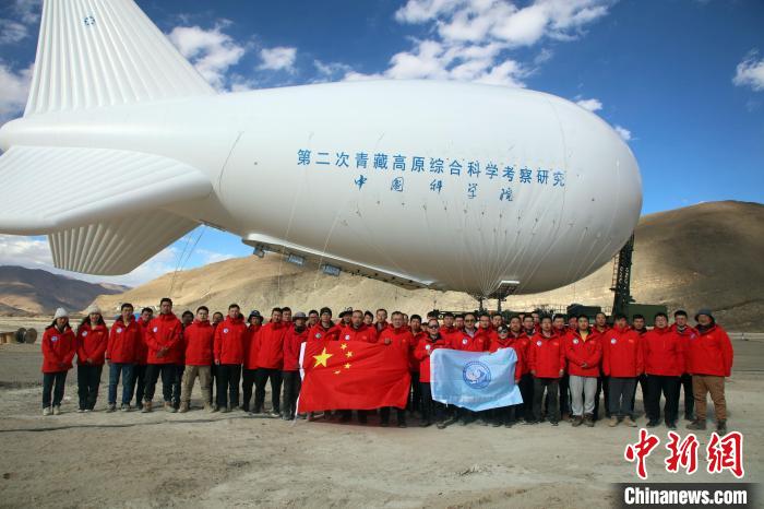 浮空艇綜合觀測科考隊合影。　中科院 供圖