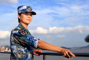 【迷彩青春】真·乘風(fēng)破浪的姐姐 中國海軍首位女艦長韋慧曉