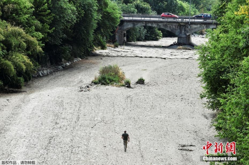 意大利波河支流面臨70年來最嚴重干旱 河床干涸見底