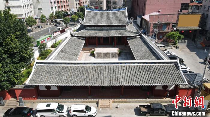 閩清文廟始建宋景德四年(公元1007年)，占地面積6201平方米，在福州“十邑”縣級文廟中規(guī)模最大?！∈Y祖德 攝