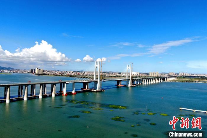 航拍福廈高鐵跨海大橋。　南昌鐵路供圖