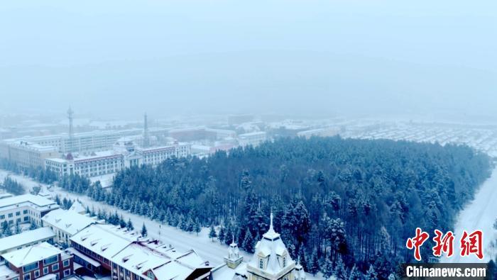 “神州北極”漠河市迎來今年入冬以來首場(chǎng)暴雪。　邵天李 攝