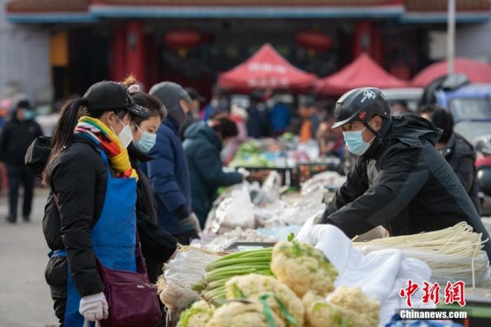 近日，太原市各城區(qū)穩(wěn)步推進(jìn)市場(chǎng)主體復(fù)工復(fù)市。 <a target='_blank' href='/'>中新社</a>記者 韋亮 攝