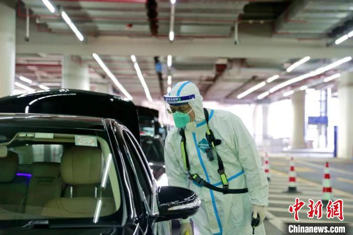 港珠澳大橋邊檢站全力以赴為“澳車(chē)北上”保暢通