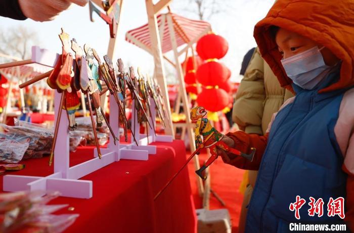 北京消費(fèi)季“2023——年花豐食大集”正月初一在北京世界花卉大觀園開市?！?lt;a target='_blank' href='/'>中新社</a>記者 富田 攝