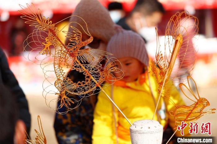 北京消費(fèi)季“2023——年花豐食大集”正月初一在北京世界花卉大觀園開市?！?lt;a target='_blank' href='/'>中新社</a>記者 富田 攝