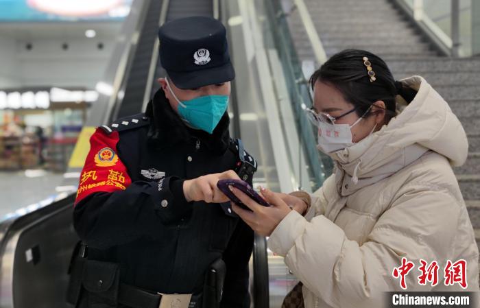 春節(jié)假期數(shù)萬鐵警堅守萬里鐵道守護萬家平安團圓