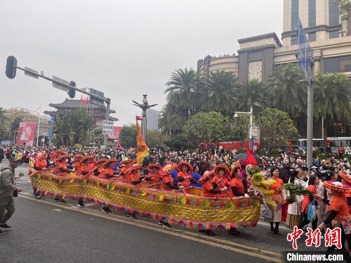 圖為惠州多彩非遺鬧元宵大巡游現(xiàn)場 宋秀杰 攝