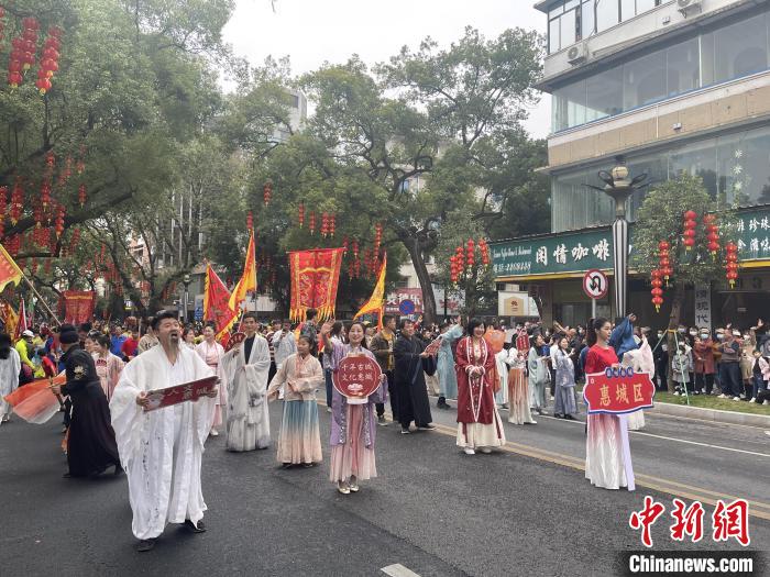 圖為惠州多彩非遺鬧元宵大巡游現(xiàn)場 宋秀杰 攝