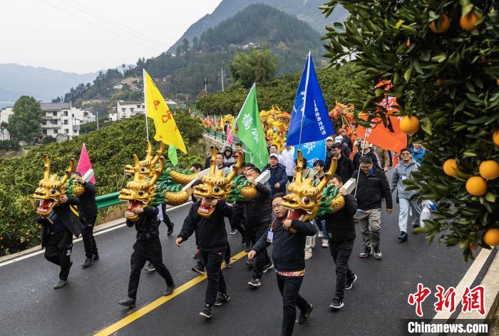 “二月二·龍?zhí)ь^”三峽庫(kù)區(qū)秭歸賽龍舟