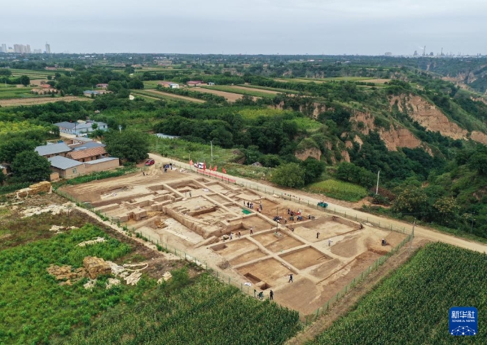 甘肅慶陽(yáng)市南佐新石器時(shí)代遺址核心區(qū)大型宮殿建筑發(fā)掘現(xiàn)場(chǎng)