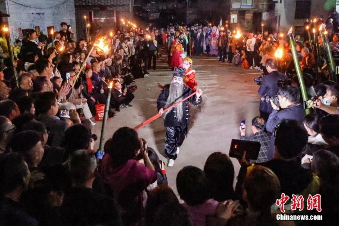 湖南非遺“臨武夜故事”開演