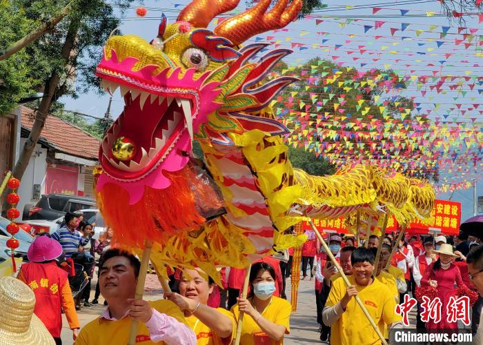 興業(yè)縣蒲塘鎮(zhèn)“寒山誕”是玉林市北部最大的民間民俗盛會(huì)。　廖源 攝