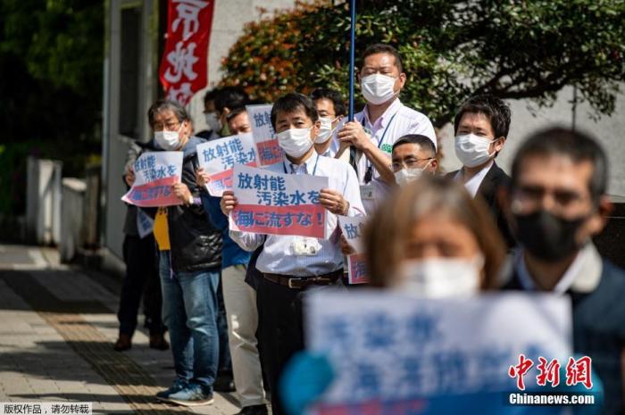 資料圖：日本東京首相府外，民眾集會抗議政府計劃將福島核電站核廢水排放入海。