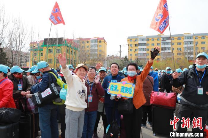 春風(fēng)吹暖旅游經(jīng)濟(jì)哈鐵開(kāi)出超700人旅游專(zhuān)列