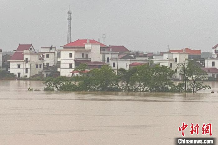 江西遭遇入汛以來最強暴雨天氣10地出現(xiàn)特大暴雨