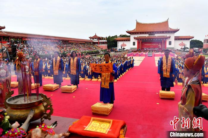 圖為：癸卯年紀念媽祖誕辰1063周年大會暨春祭大典在福建莆田湄洲島舉行。　呂明 攝