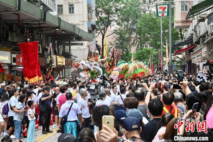 市民及游客參與活動(dòng)。　李志華 攝