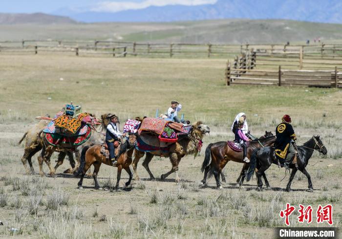 阿勒泰地區(qū)至今仍保留著目前在中國乃至世界最長和最完整的游牧遷徙路線。