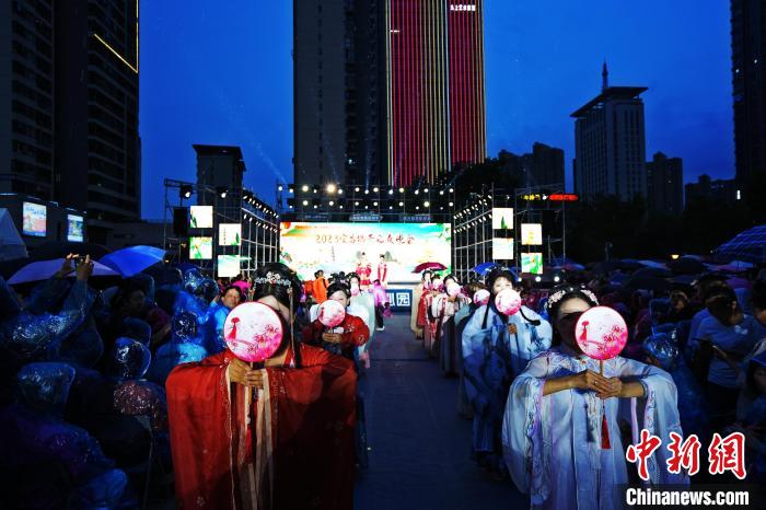 宜昌“端午之夜”唱響千年楚辭風韻 董曉斌 攝