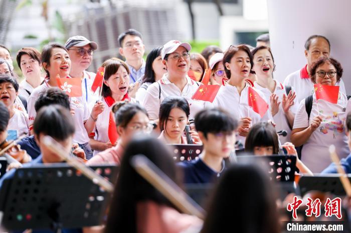 香港舉行快閃音樂會慶祝香港回歸26周年