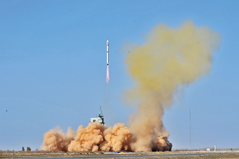 4月16日9時(shí)36分，我國(guó)在酒泉衛(wèi)星發(fā)射中心使用長(zhǎng)征四號(hào)乙運(yùn)載火箭成功將風(fēng)云三號(hào)07星發(fā)射升空，衛(wèi)星順利進(jìn)入預(yù)定軌道，發(fā)射任務(wù)獲得圓滿成功。（圖源：新華社）