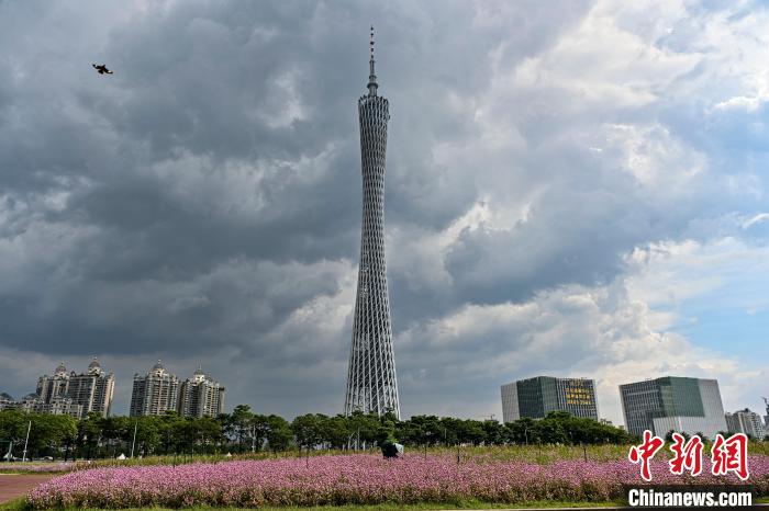 廣州受臺風“泰利”影響市區(qū)出現(xiàn)雷雨大風天氣