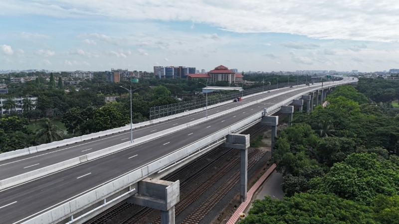 孟加拉國達(dá)卡機(jī)場高架快速路項目。鄭小忠攝