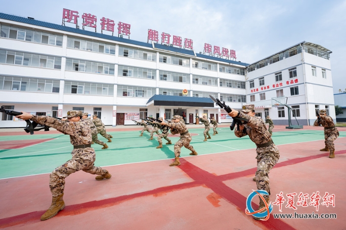 圖1、官兵開展刺殺訓練（李慶  攝）_副本