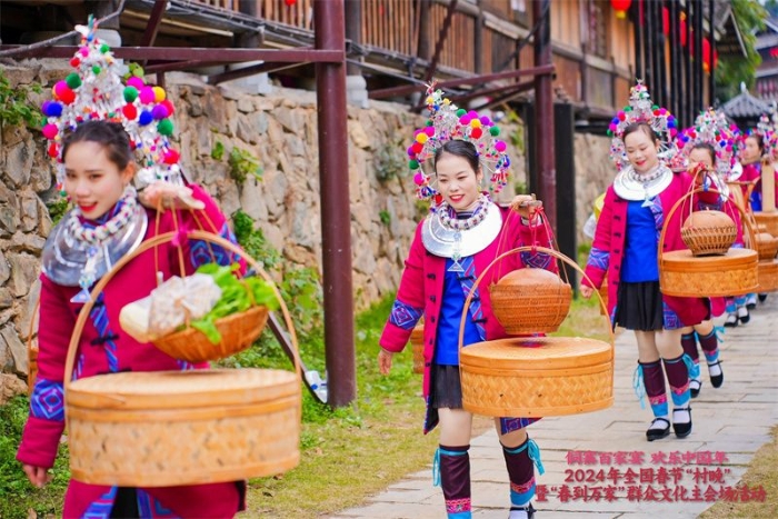 新春走基層丨在中國最大的侗寨看“村晚”、吃百家宴，唱響美好山鄉(xiāng)