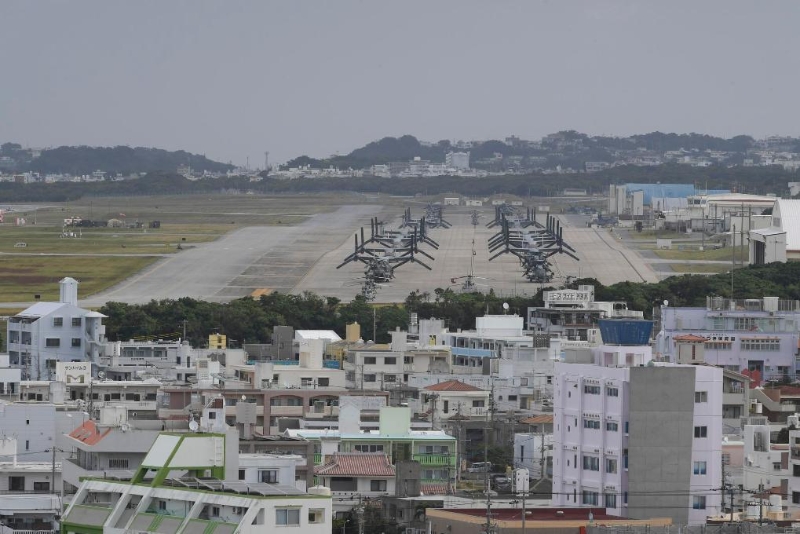 這是2023年11月25日在日本沖繩美軍普天間基地駐留的“魚鷹”運輸機（資料照片）。（圖源：新華社）