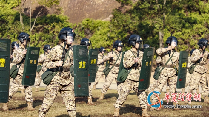 8 官兵整齊列陣、氣勢如虹。張煜梁攝_副本