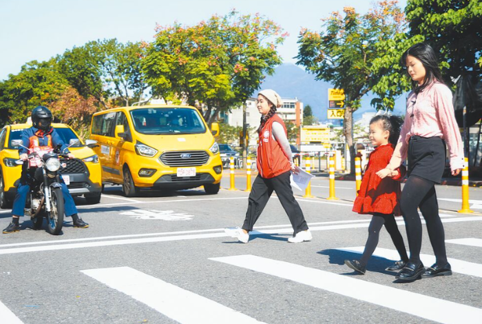 過(guò)馬路示意圖行人