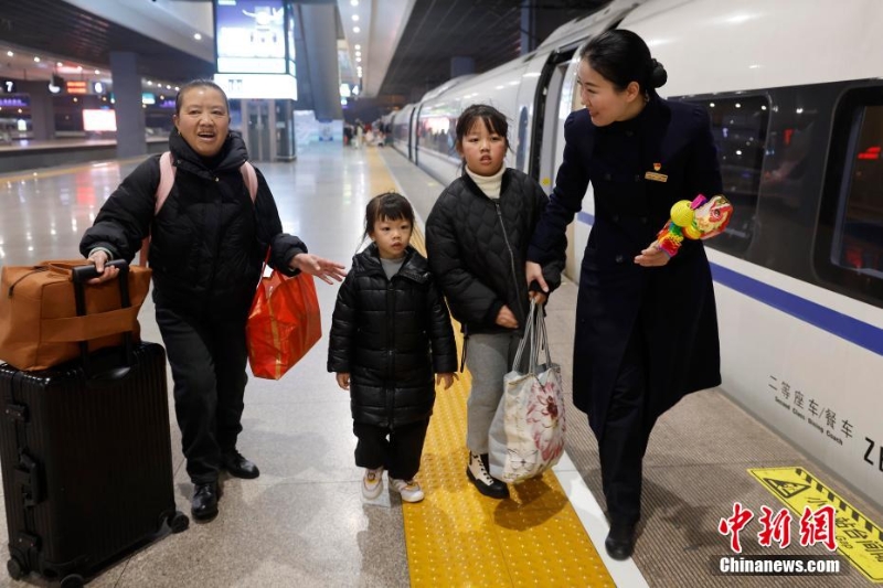 2025年春運(yùn) 長三角地區(qū)開出首趟臨時旅客列車