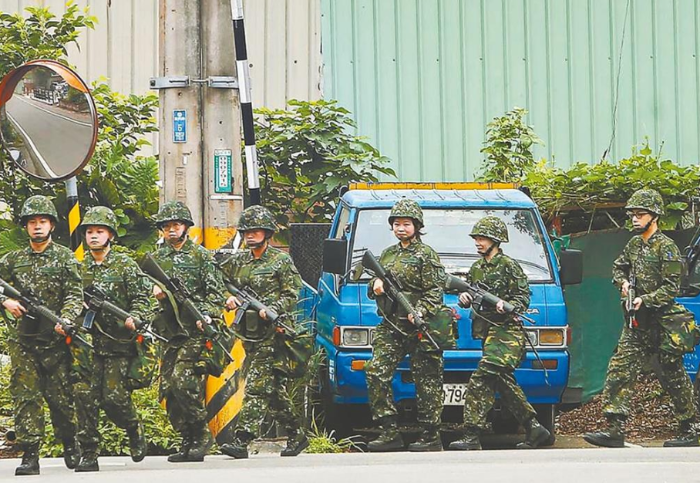 臺(tái)軍兵力吃緊擬推“女性義務(wù)役”